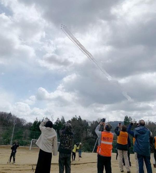 日本航空自卫队蓝色动力号飞越地震灾区诺托